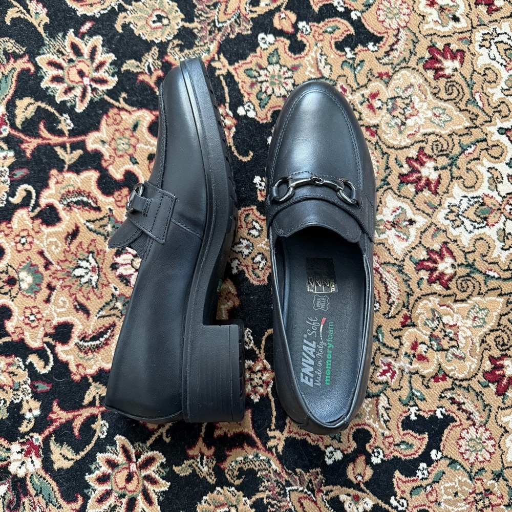 NWOT Italian leather brogues